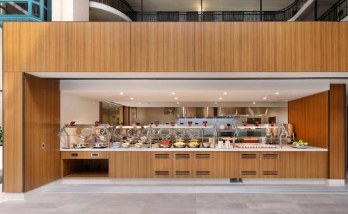 Embassy Suites by Hilton Anaheim North in Anaheim, USA