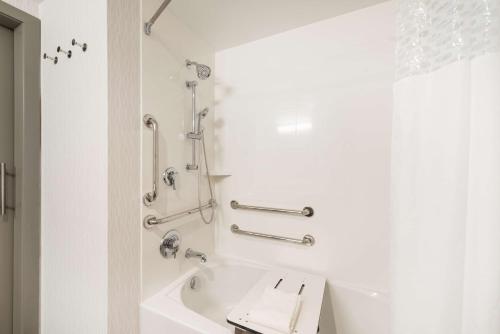 Hampton Inn & Suites Miami Wynwood Design District FL - image 6