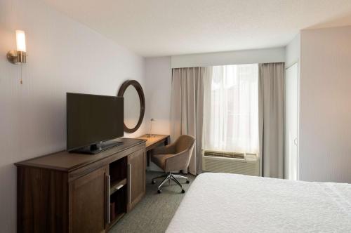 Queen Room image 2