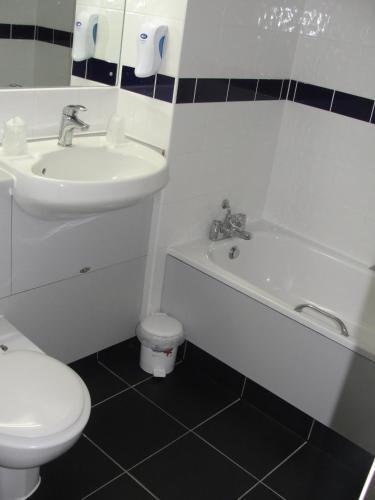 Days Inn Hotel Warwick South - Southbound M40 - image 12