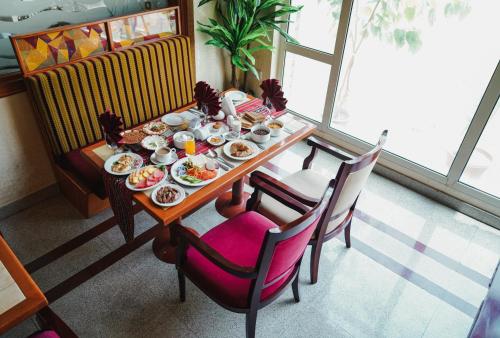 Restaurant, Safeer International Hotel in Muscat