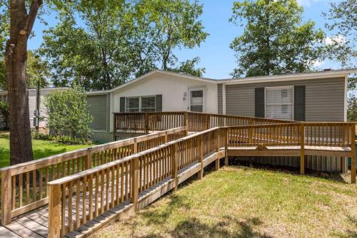 Conroe TX Handicap Accessible Home Pets Welcome in Conroe, USA