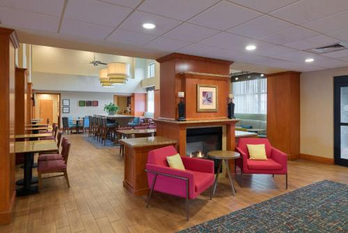 Hampton Inn & Suites Providence / Smithfield