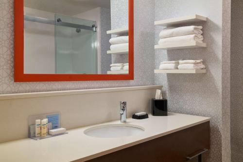 Hampton Inn & Suites Providence / Smithfield