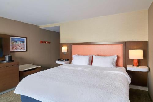 Hampton Inn & Suites Providence / Smithfield