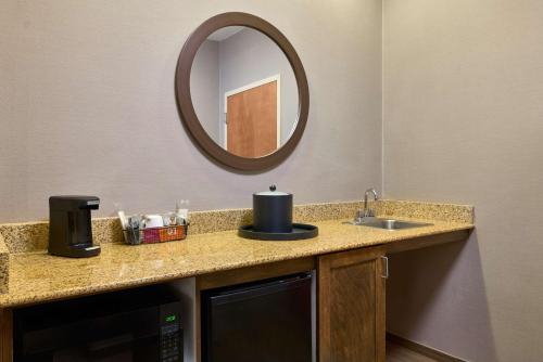 Hampton Inn & Suites Providence / Smithfield