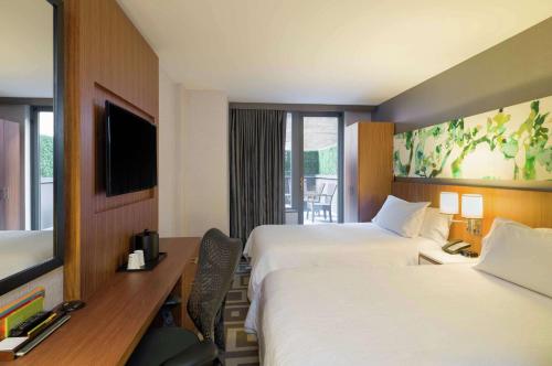 Hilton Garden Inn Central Park South - image 20