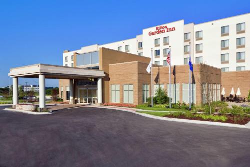Hilton Garden Inn Lake Forest Mettawa - image 2