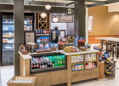 Hilton Garden Inn Lake Forest Mettawa - image 6