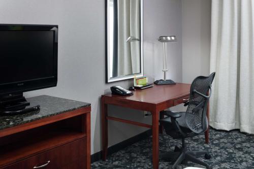 Hilton Garden Inn Lake Forest Mettawa - image 11