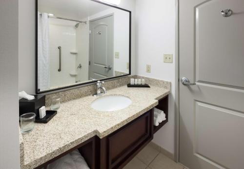 Two-Room King Suite - Non-Smoking image 4