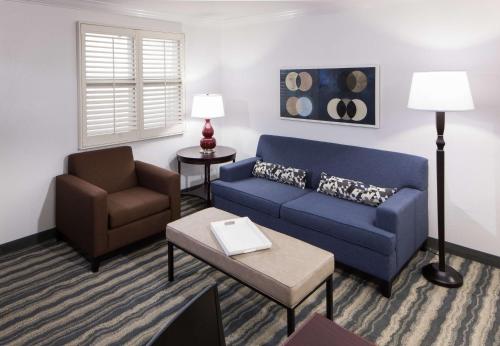 1 king bed, 1 sofa bed