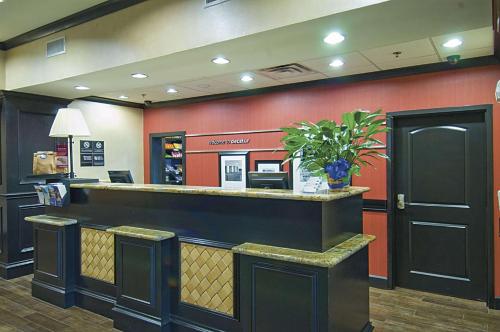 Hampton Inn & Suites Decatur - image 9