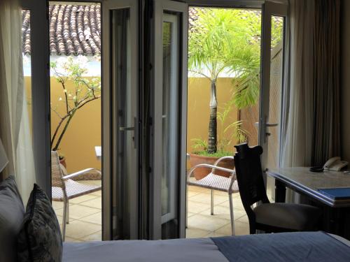 Superior Room with Balcony image 10