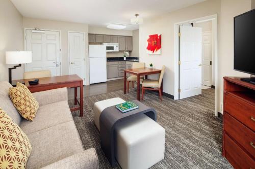 One Bedroom Queen Suite - Disability Access