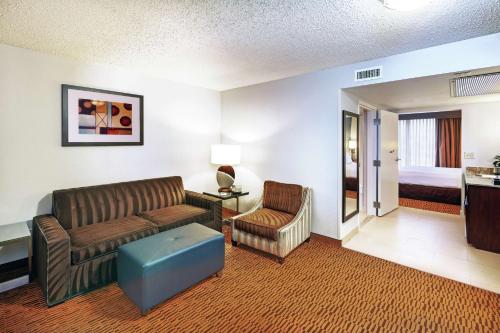 1 king bed, 1 sofa bed