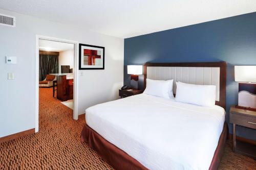 Two-Room King Suite - Non-Smoking image 5