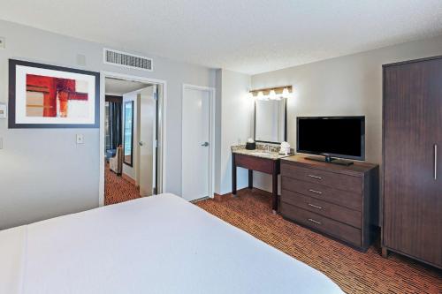 Two-Room King Suite - Non-Smoking image 6