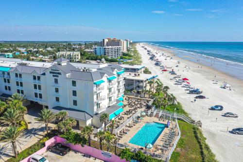 New Nautical Townhouse Paradise walk to Flagler Ave! in New Smyrna Beach, USA