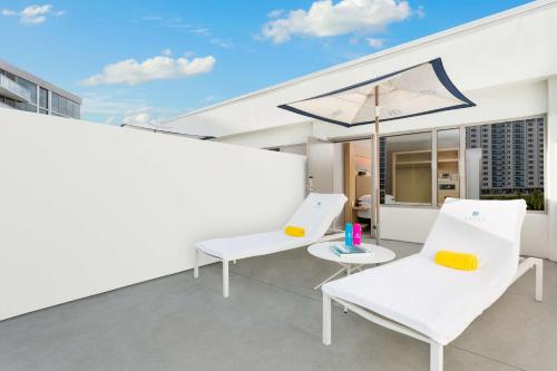 	 1 KING TERRACE POOL VIEW - ADA ACCESSIBLE