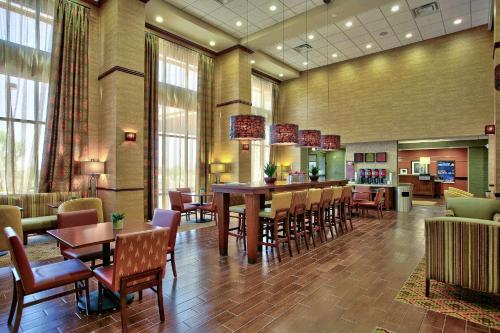 Hampton Inn & Suites Scottsdale Riverwalk - image 11