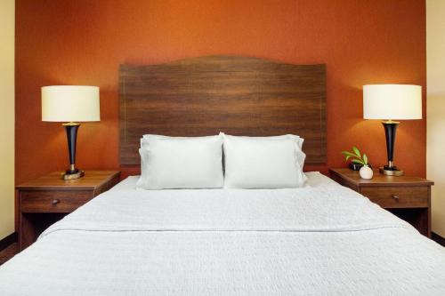 Hampton Inn & Suites Scottsdale Riverwalk - image 3