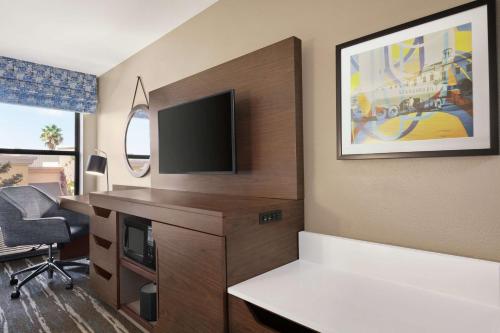 Hampton Inn Tracy - image 19