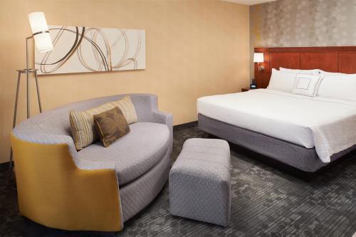 Courtyard by Marriott Chicago Deerfield