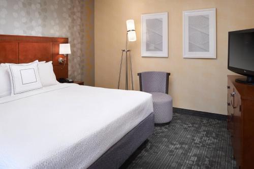 Courtyard by Marriott Chicago Deerfield