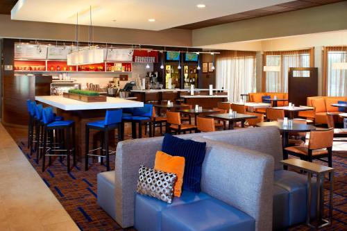 Courtyard by Marriott Chicago Deerfield