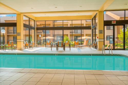 Courtyard by Marriott Chicago Deerfield