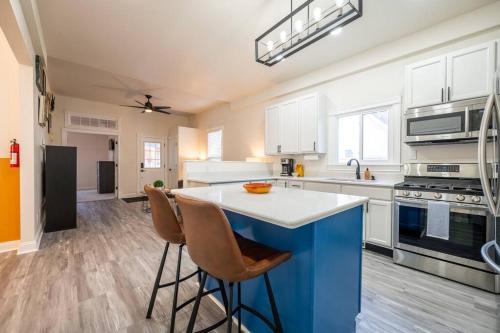 Beautiful Bungalow in Bates Hendricks