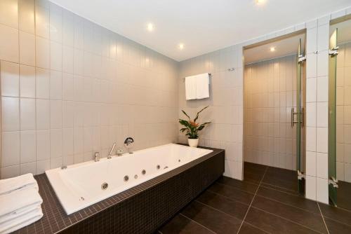 Holiday Inn Berlin Airport - Conference Centre an IHG Hotel - image 2