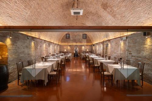 Ресторан, Hotel Ristorante Borgo Antico in Монтероні Д"Арбія