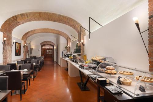 Їжа та напої, Hotel Ristorante Borgo Antico in Монтероні Д"Арбія
