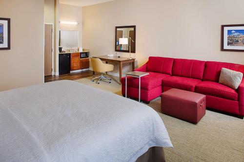 Hampton Inn & Suites Palmdale