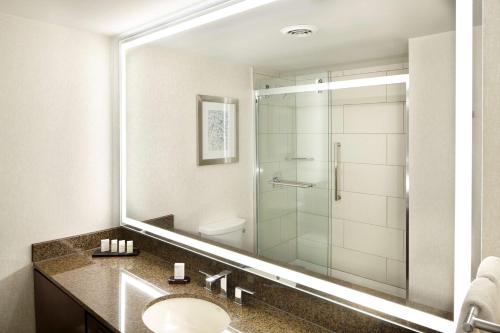 Two-Room King Suite - Non-Smoking image 4