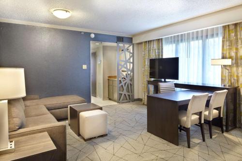 Corner King Suite image 2