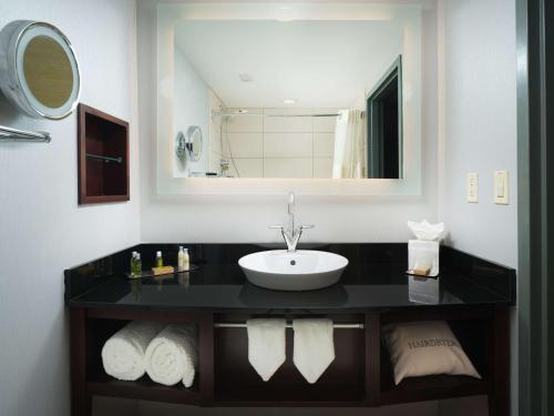DoubleTree by Hilton Chattanooga Downtown - image 8