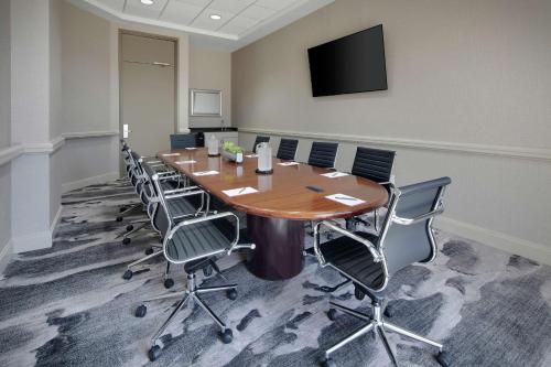 Embassy Suites by Hilton Detroit Troy Auburn Hills - image 9