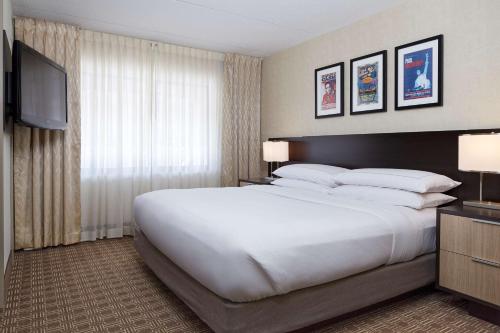 1 king bed, 1 sofa bed