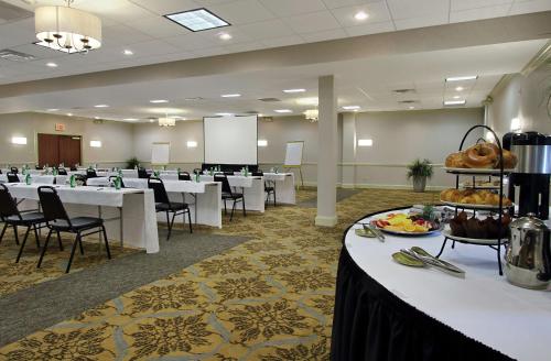 DoubleTree by Hilton Mahwah