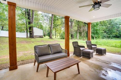 Modern Kentucky Lake Home Pool and Boat Ramp Access