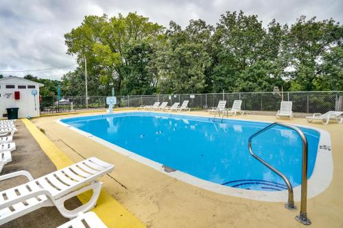 Modern Kentucky Lake Home Pool and Boat Ramp Access