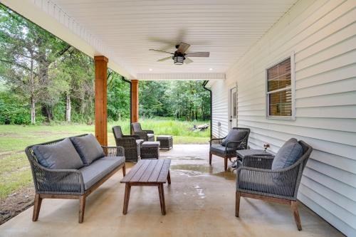 Modern Kentucky Lake Home Pool and Boat Ramp Access