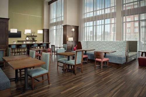 Hampton Inn & Suites Portland/Hillsboro-Evergreen Park - image 7