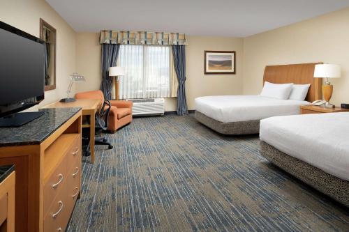 2 queen beds