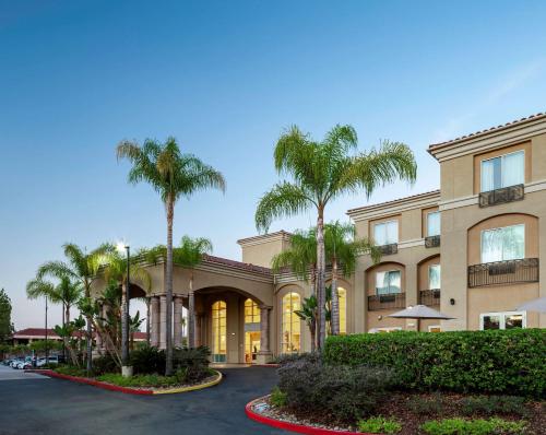 Exterior view, Hilton Garden Inn San Diego - Rancho Bernardo Hotel in Miramar Ranch North