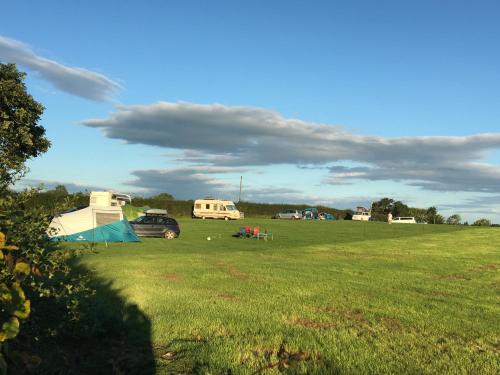 Carreg y Gwynt Campsite - Touring and tent pitches