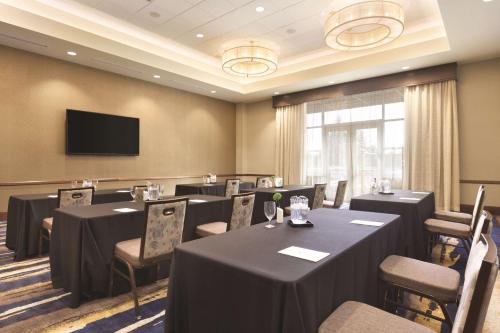 Embassy Suites Portland/Hillsboro - image 11